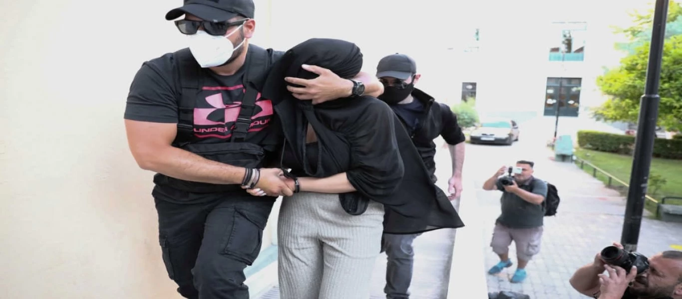 Επίθεση με βιτριόλι: Το «μοιραίο» τηλεφώνημα που οδήγησε στη σύλληψη της 35χρονης